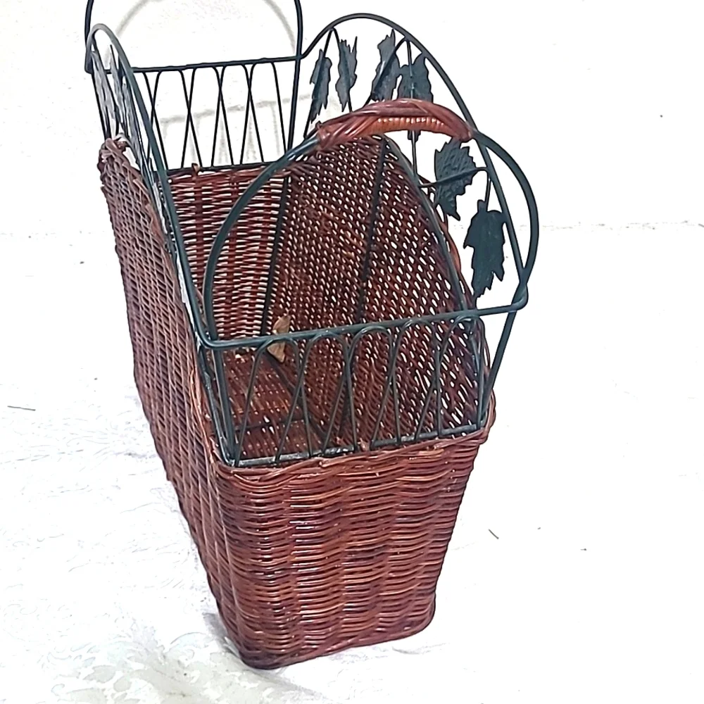 Wicker Magazine Rack Stained Hunter Green Ivy Border 80s Vintage Preppy